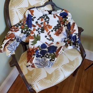 Retro inspired blouse with bell sleeve